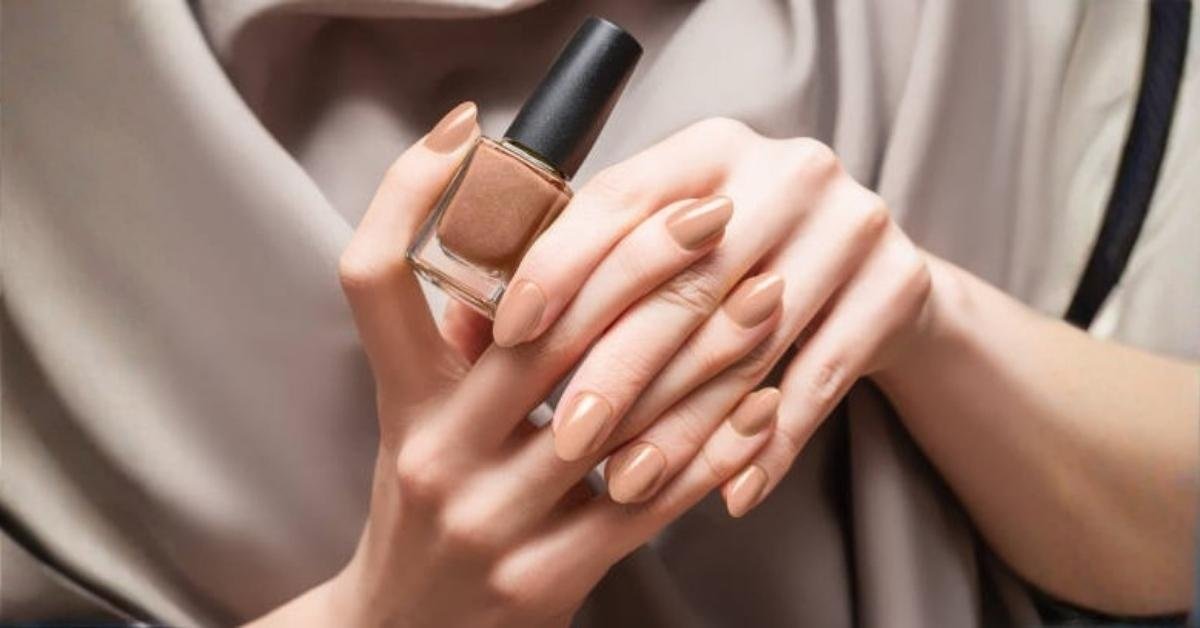 beige nails