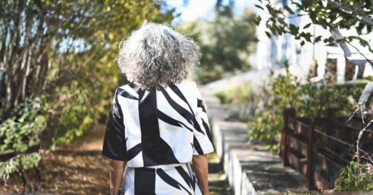 Stylish Short Haircuts For Grey Hair