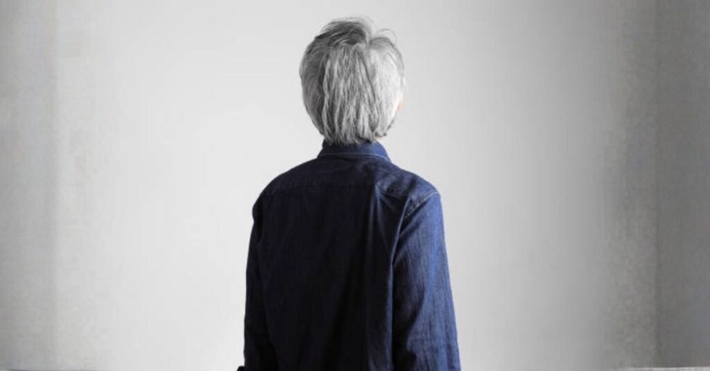Stylish Short Haircuts For Grey Hair