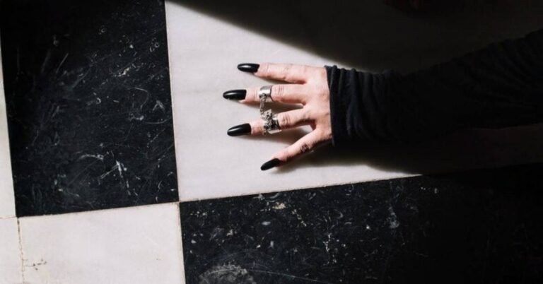 black nail designs