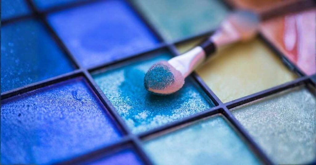 blue color eye makeup